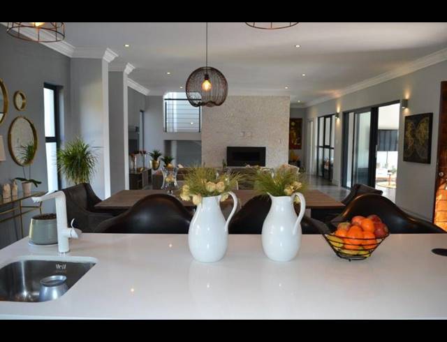 5 BEDROOM HOUSE FOR SALE IN COPPERLEAF ESTATE